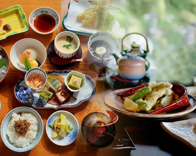 岸和田市指定有形文化財【五風荘】の店舗の料理写真